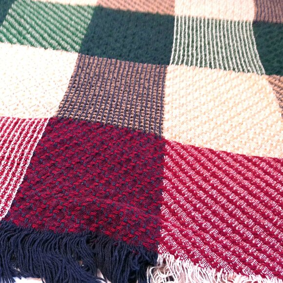 Vintage Throw 45" x 69" Blanket Fringed Red White Green - Picture 4 of 5